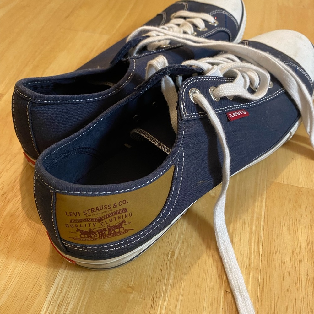 Mens Levi brand sneakers
